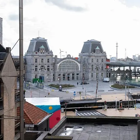 Bright Near The Sea And The Marina 오스텐드