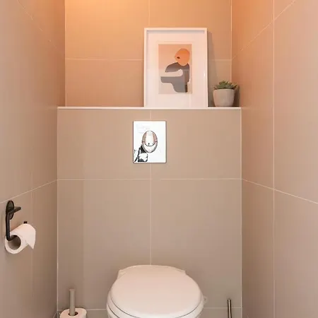 Bright Near The Sea And The Marina 아파트