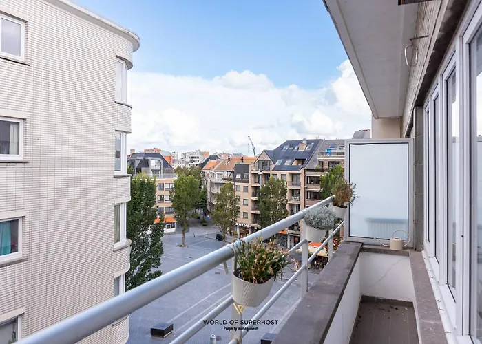 Bright Near The Sea And The Marina Будинок відпочинку