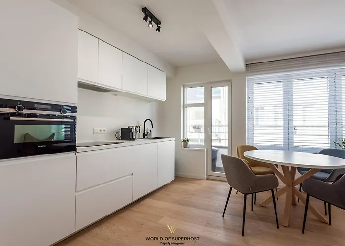 Будинок відпочинку Bright Near The Sea And The Marina